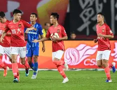 恒大大胜苏宁，升至中超榜首