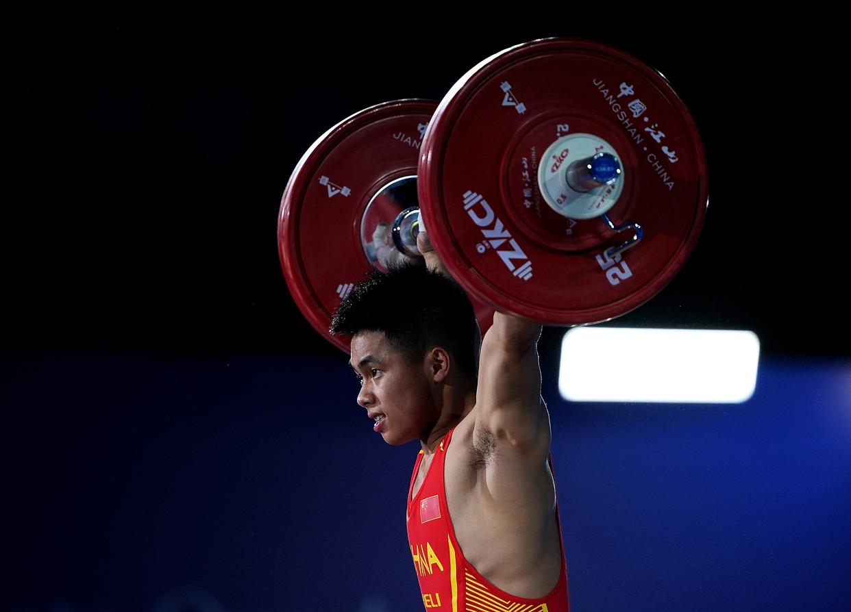 星空体育链接-举重比赛上演激烈角逐，强者脱颖而出的简单介绍
