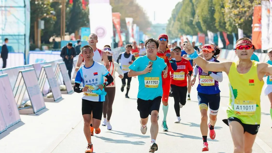 一支队伍在赛事中展现出色表现 一支队伍在赛事中展现出色表现