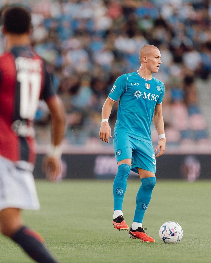 那不勒斯大胜博洛尼亚，豪取联赛三连胜的简单介绍