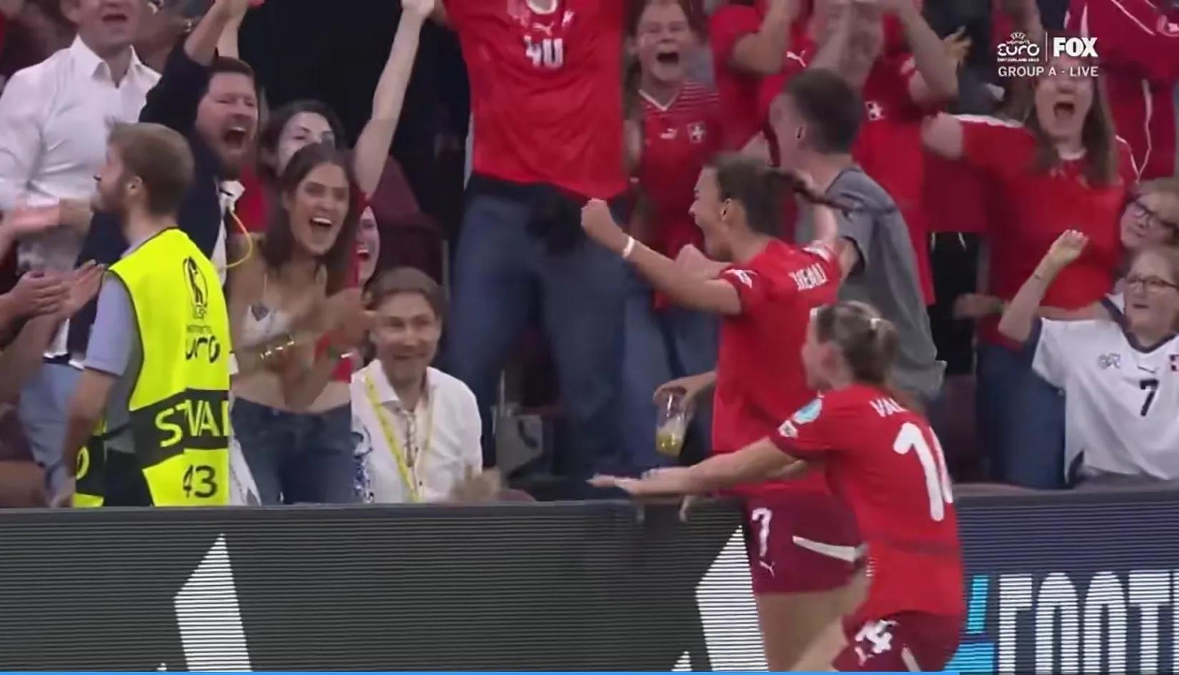 挪威女足淘汰意大利女足，获得胜利