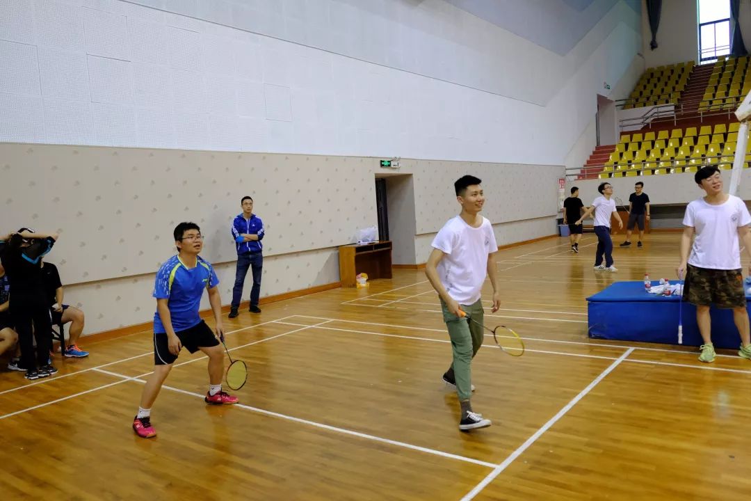 羽毛球冠军实力惊人,技压群雄的简单介绍 羽毛球冠军实力惊人,技压群雄的简单介绍