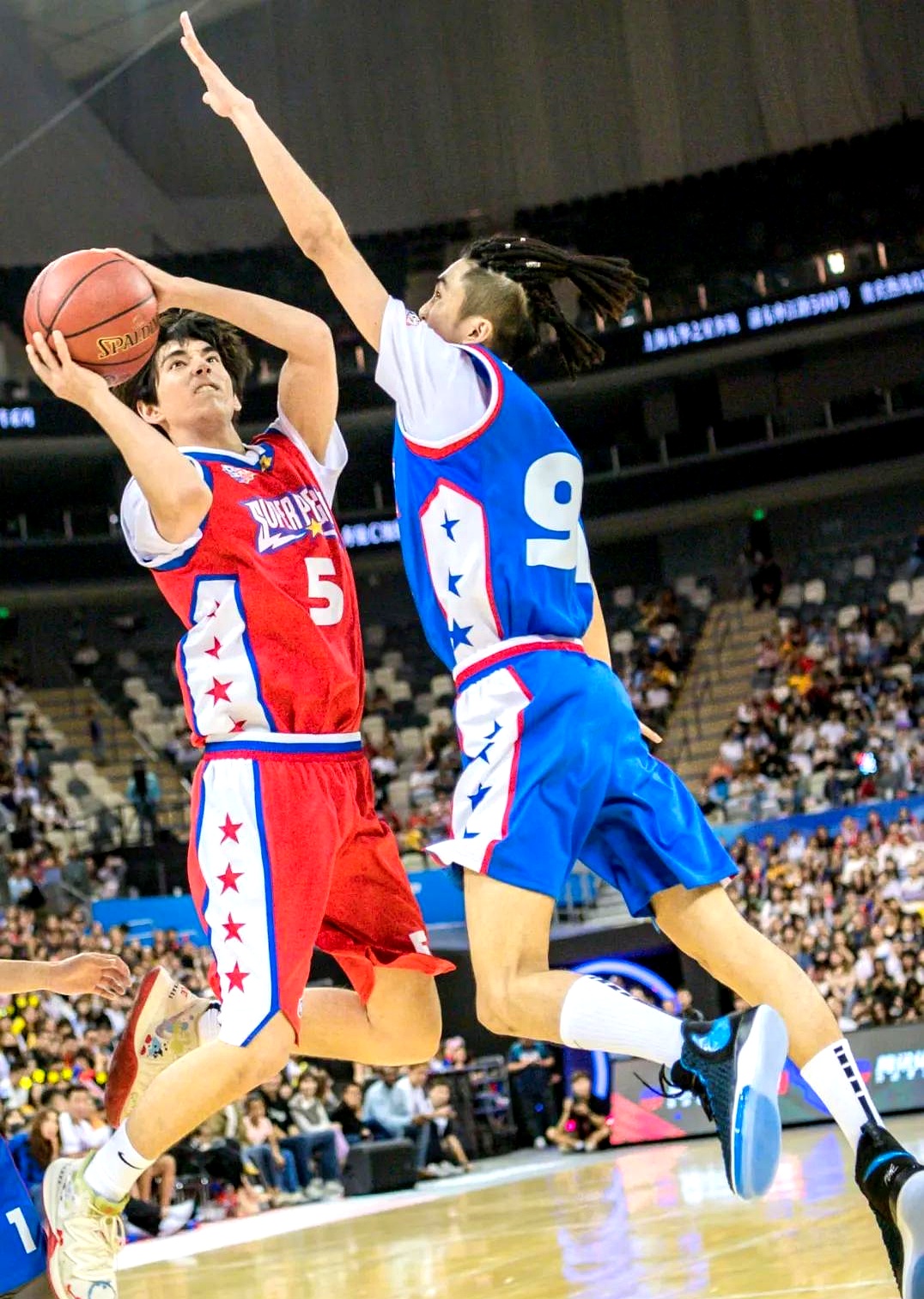 职业篮球比赛中助攻层出不穷 职业篮球比赛中助攻层出不穷