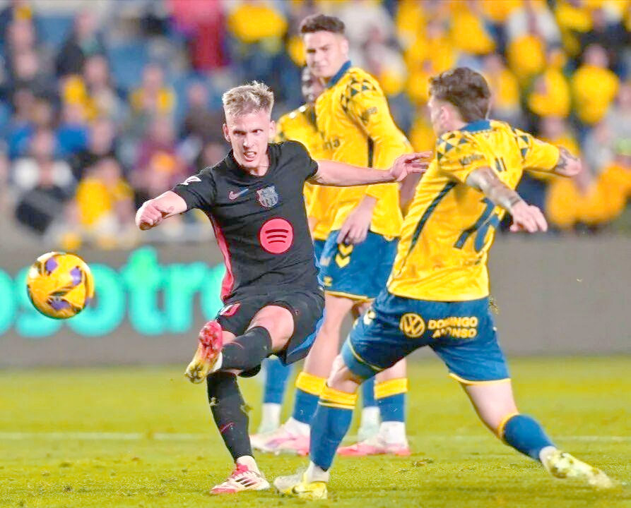 包含热那亚遭遇连败，保级压力加大的词条